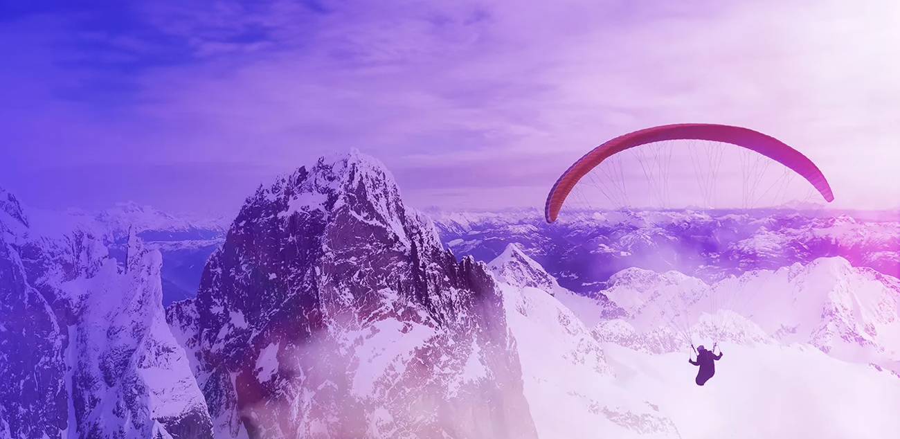 Paraglider in den Bergen